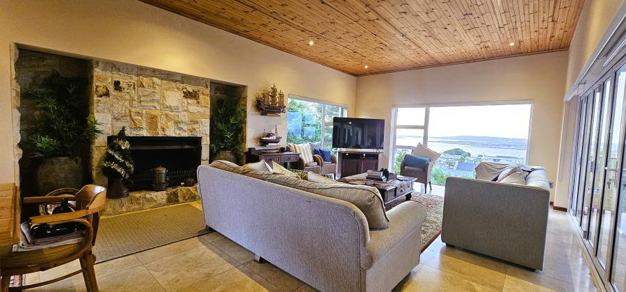 5 Bedroom Property for Sale in Middedorp Western Cape